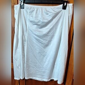 🐩COMFORT CHOICE white half slip. Size 1X (22-24)